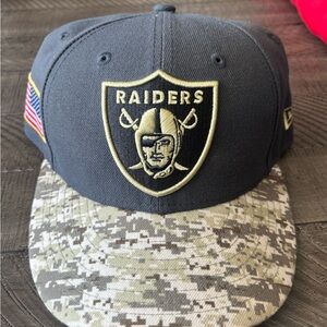 Raiders New Era Black 59FIFTY Salute to Service sideline hat Cap